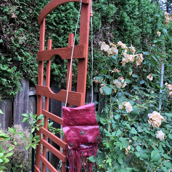 White Buffalo creations red crossbody fringe hem - Picture 9 of 9